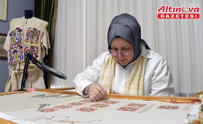 Aile yadigarı 200 yıllık çeyizden aldığı ilhamla Anadolu kültürünü geleceğe taşıyor