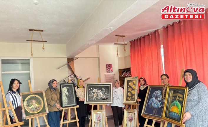 Çorum'da kadınlar rölyef sanatıyla hem üretiyor hem sosyalleşiyor
