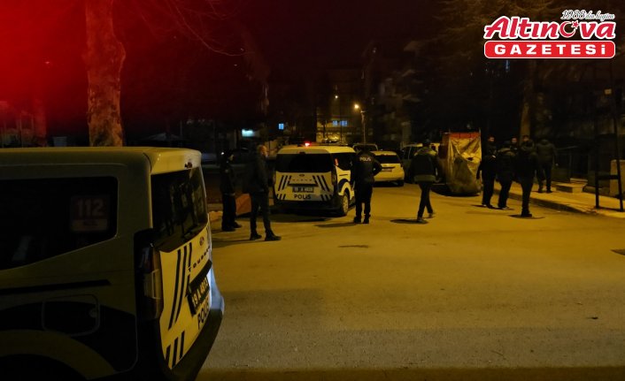 Çorum'da okul bahçesinde otomatik tüfekli 2 şüpheli yakalandı