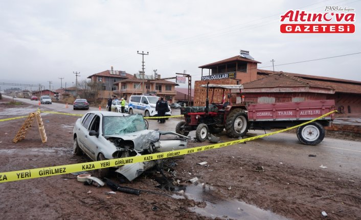 Çorum'da otomobille traktörün çarpıştığı kazada bir kişi hayatını kaybetti, iki kişi yaralandı
