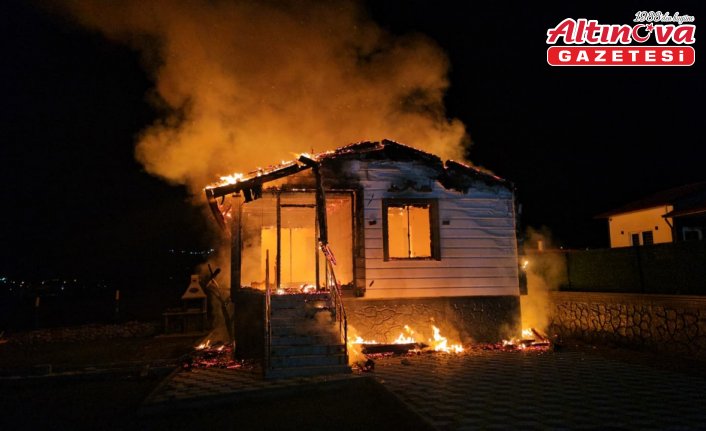 Çorum'da yangın çıkan bağ evi kullanılamaz hale geldi
