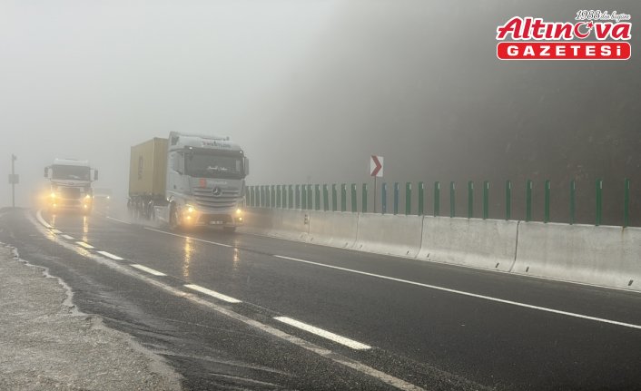 D-100 kara yolunun Bolu Dağı geçişinde sağanak ve sis etkili oldu