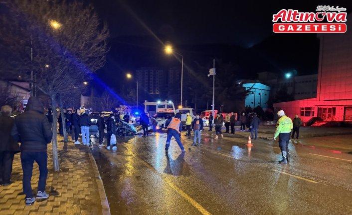 Gümüşhane'de iki otomobilin çarpışması sonucu 1 kişi öldü, 3 kişi yaralandı