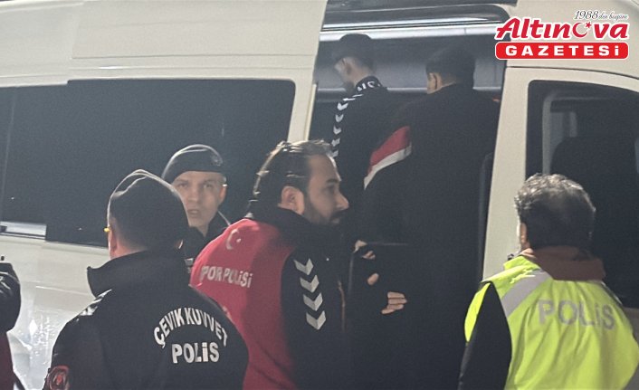 Samsun'da Trabzonspor takım otobüsünü taşladıkları iddiasıyla gözaltına alınan 5 kişiye adli kontrol