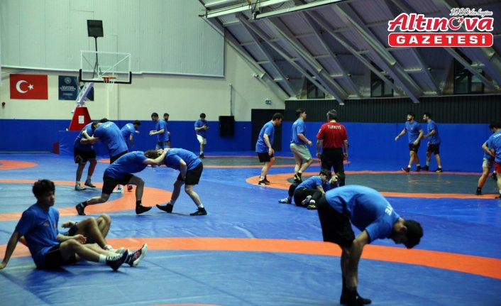 Güreş milli takımları, hazırlıklarını Avrupa şampiyonası ve olimpiyat hedefiyle sürdürüyor