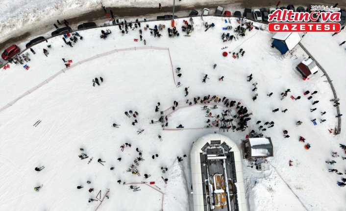 Yarıyıl tatilinin son gününde Ilgaz Dağı’nda bulunan kayak merkezlerinde yoğunluk yaşandı