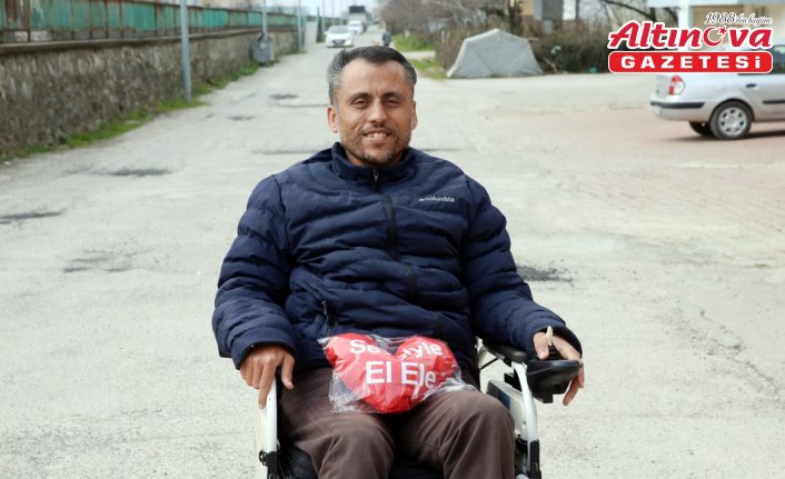 Akülü tekerlekli sandalye sayesinde 25 yıl sonra sokağa tek başına çıkabilecek