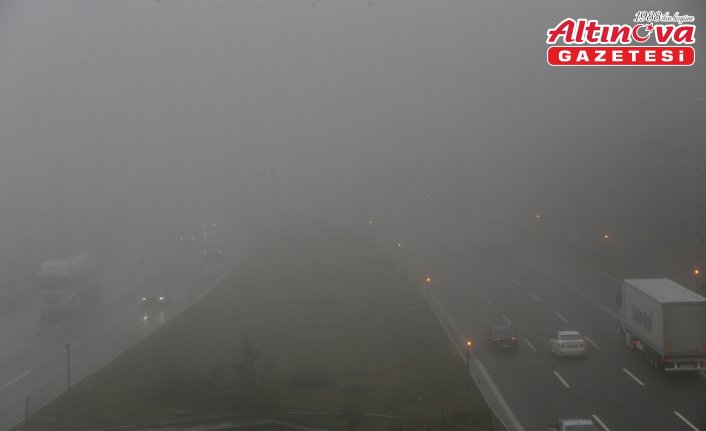 Anadolu Otoyolu ve D-100 kara yolunun Bolu Dağı geçişinde sis etkili oldu