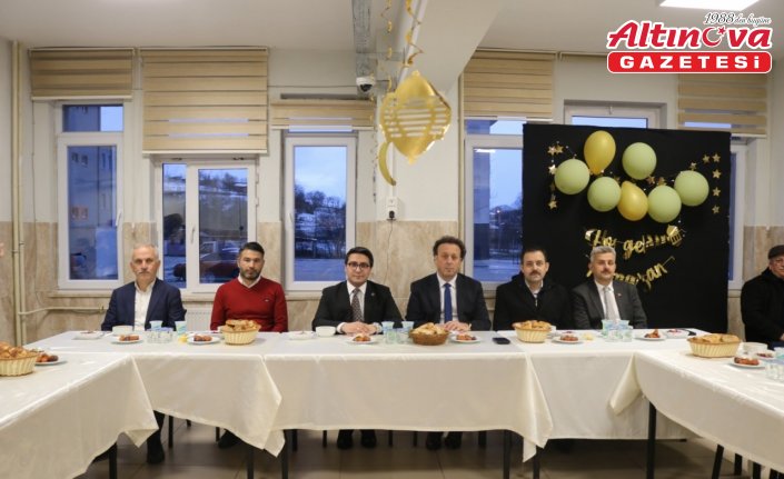 Asarcık Kaymakamı Korkmaz, Yatılı Bölge Ortaokulu'nda iftar programına katıldı