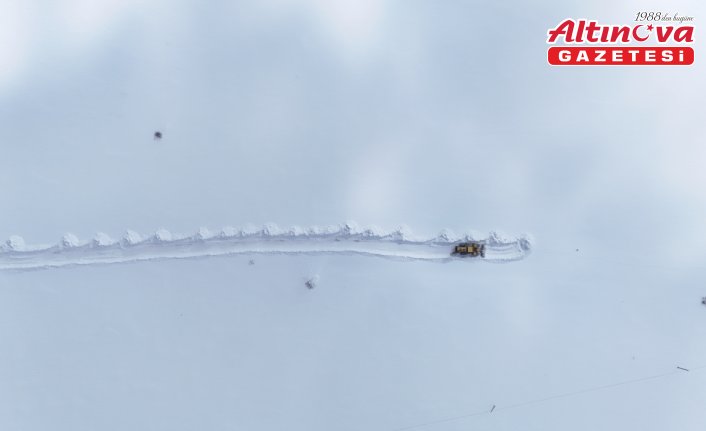 Bayburt'ta karın 2 metreye ulaştığı köylerde yol açma çalışmaları sürüyor