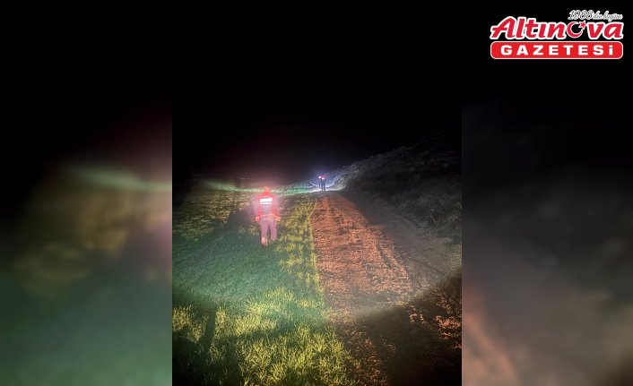 Çorum'da çamura saplanan araçta mahsur kalan aileyi AFAD kurtardı