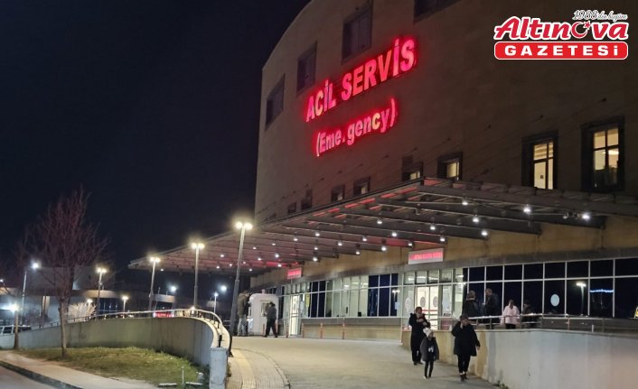 Çorum'da devrilen traktörün altında kalan sürücü yaralandı