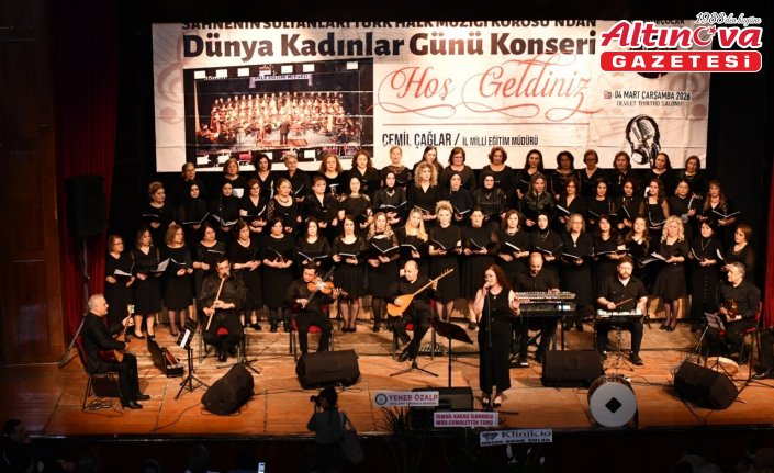 Çorum'da ev hanımlarının kurduğu “Sahnenin Sultanları Korosu“ konser verdi