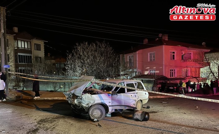 Çorum'da iki otomobilin çarpışması sonucu 2 kişi yaralandı
