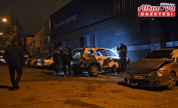 Çorum'da park halinde yanan araç kullanılamaz hale geldi