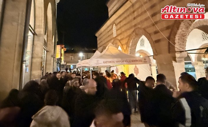 Kastamonu Vakıflar Bölge Müdürlüğü 4 ilde 5 bin kişiye salep ikram etti