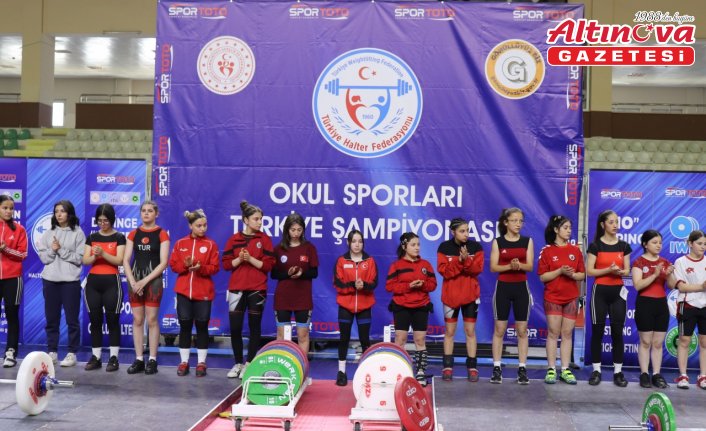 Ordu'da Genç Kızlar A-B Halter Türkiye Birinciliği müsabakaları başladı
