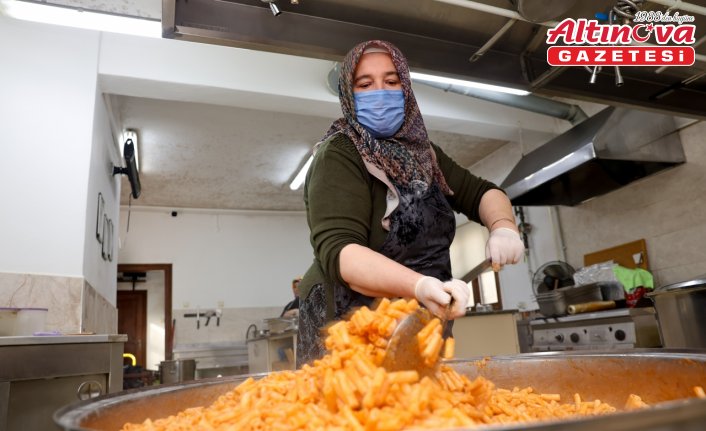 Taşköprü Belediyesi Aşevinde ramazanda her gün 400 kişiye sıcak yemek ikram ediliyor