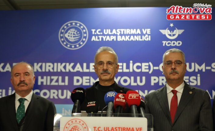 Ulaştırma ve Altyapı Bakanı Uraloğlu, Çorum'da demir yolu işçileriyle iftar yaptı: