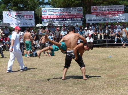 Alaçam’da Keşkek Şöleni ve Yayla Güreşleri