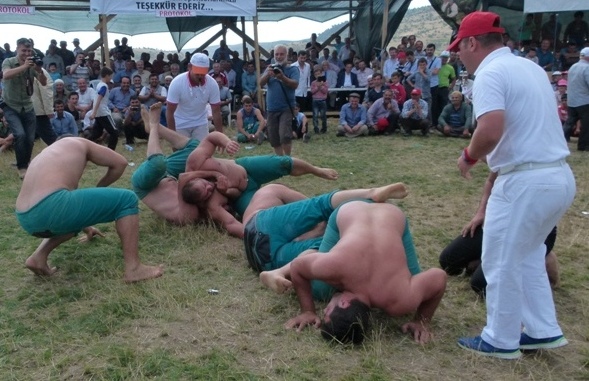 BENGÜ KARAKUCAK GÜREŞLERİNİ YALÇIN SÖZEN KAZANDI   