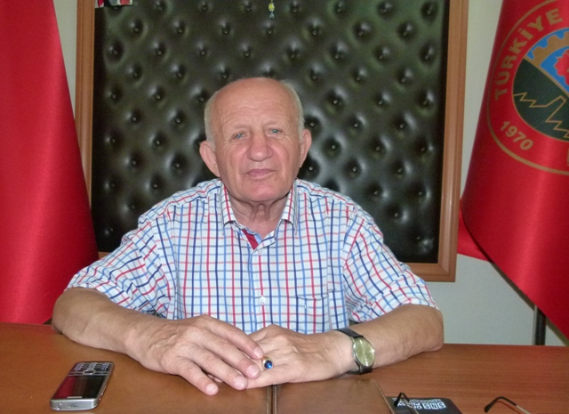 EMEKLİLER DERNEĞİ ÜYELERİNE ARI GİBİ ÇALIŞIYOR