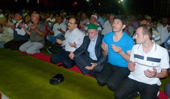  KADİR GECESİNDE KUR’AN ZİYAFETİ