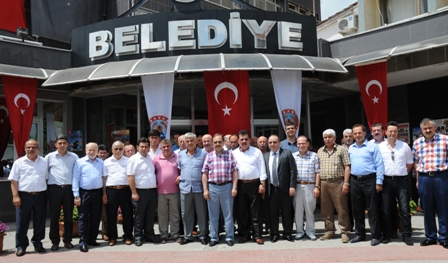 BAFRA BELEDİYESİ PERSONELİYLE BAYRAMLAŞTI