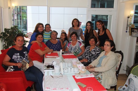 34 YIL SONRA ÖĞRETMENLERİ İLE HASRET GİDERDİLER