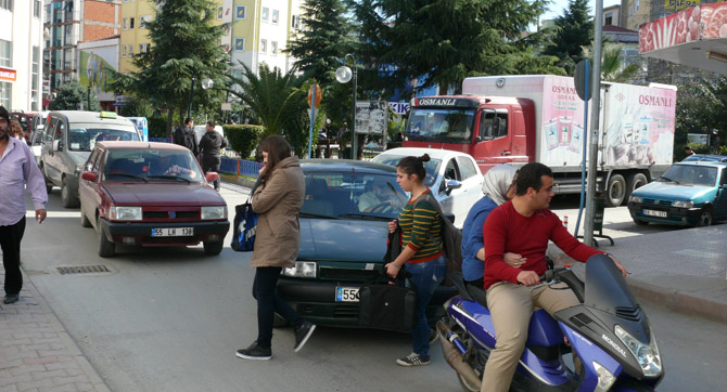  BAFRA’DA TRAFİK SORUNU ÇÖZÜM BEKLİYOR  