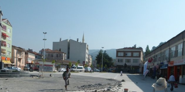 Alaçam Kent Meydanı Tamamlanmak Üzere