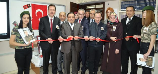 ANADOLU LİSESİ ÖĞRENCİLERİNDEN ANLAMLI MERASİM