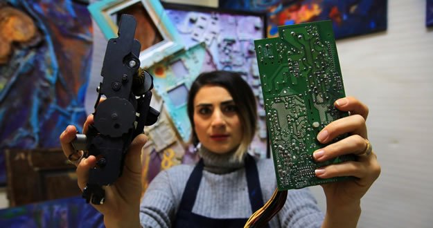 Atıkları Sanata Dönüştürdü