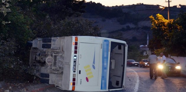 Bafra Belediye Otobüsü devrildi 15 yaralı