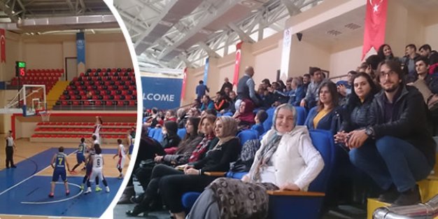 Bafra Halkı ve Bafra İşaret dili ekibi takımlarını yalnız bırakmadı.