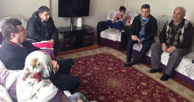 BAFRA KAYMAKAMI TÜRKEL; ENGELLİ AİLELERİ EVLERİNDE ZİYARET ETTİ
