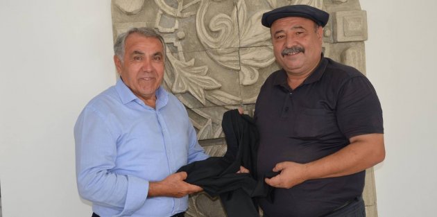 Bafra Kaymakamından  Köy TV Program Yapımcısına Şalvar