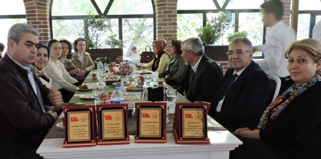 BAFRA TOPLUM SAĞLIĞI MERKEZİNDE EMEKLİ OLANLARA VEDA YEMEĞİ