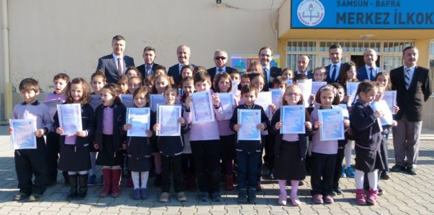 BAFRA’DA 31 BİN ÖĞRENCİ KARNE SEVİNCİ YAŞADI