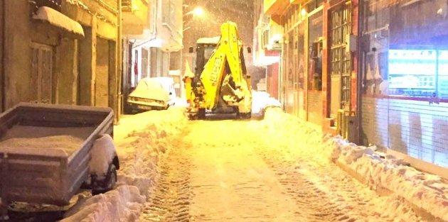 BAFRA’DA KARLA MÜCADELE ARALIKSIZ DEVAM EDİYOR