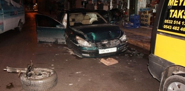 BAFRA’DA MADDİ HASARLI KAZA