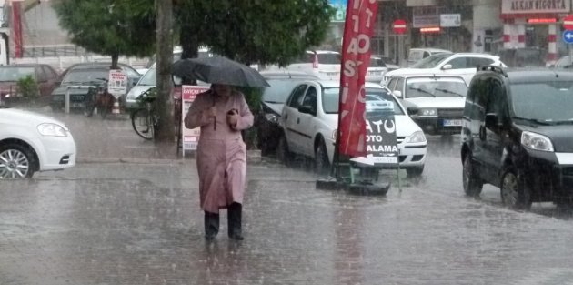 Bafra'da Sağanak Etkili Oldu