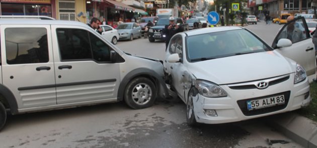 Bafra’da Trafik Kazası; 1 Kişi Yaralı