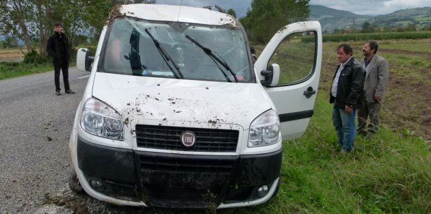 BAFRA’DA YOLA ÇIKAN KÖPEK KAZA YAPTIRDI:1 YARALI