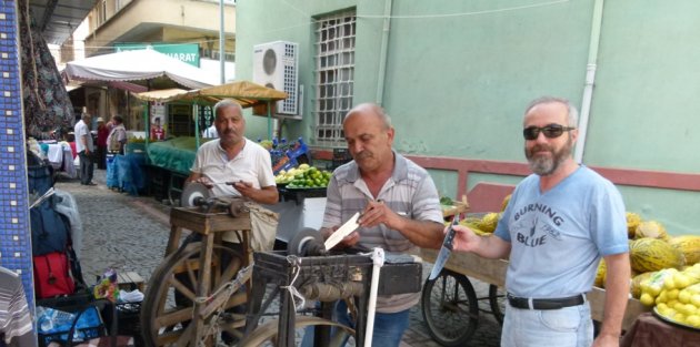 Bafralı bıçak bileyicileri çifte bayram yaşıyor