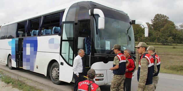 BAFRAYA GELEN OTOBUS KAZA YAPTİ 3YARALİ