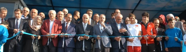 BAKAN KILIÇ, BAFRA OLİMPİK YÜZME HAVUZUNUN AÇILIŞINI YAPTI