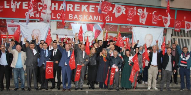 BAŞKAN ÖZDEMİR,'PARİMİZE KATILAN  60 KİŞİNİN  BELGELERİNİ VERDİK VE ROZETLERİNİ TAKTİK'