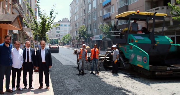 BAŞKAN ŞAHİN ASFALT SEFERBERLİĞİNİ GENÇLİK CADDESİNDEN BAŞLATTI