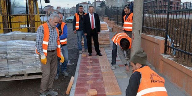 BAŞKAN ŞAHİN KALDIRIM ÇALIŞMALARINI YERİNDE İNCELEDİ